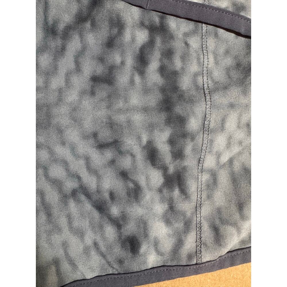 Lululemon Run Speed Shorts 2.5” Size 2 Snowy Owl Magnum Gray - Picture 8 of 12